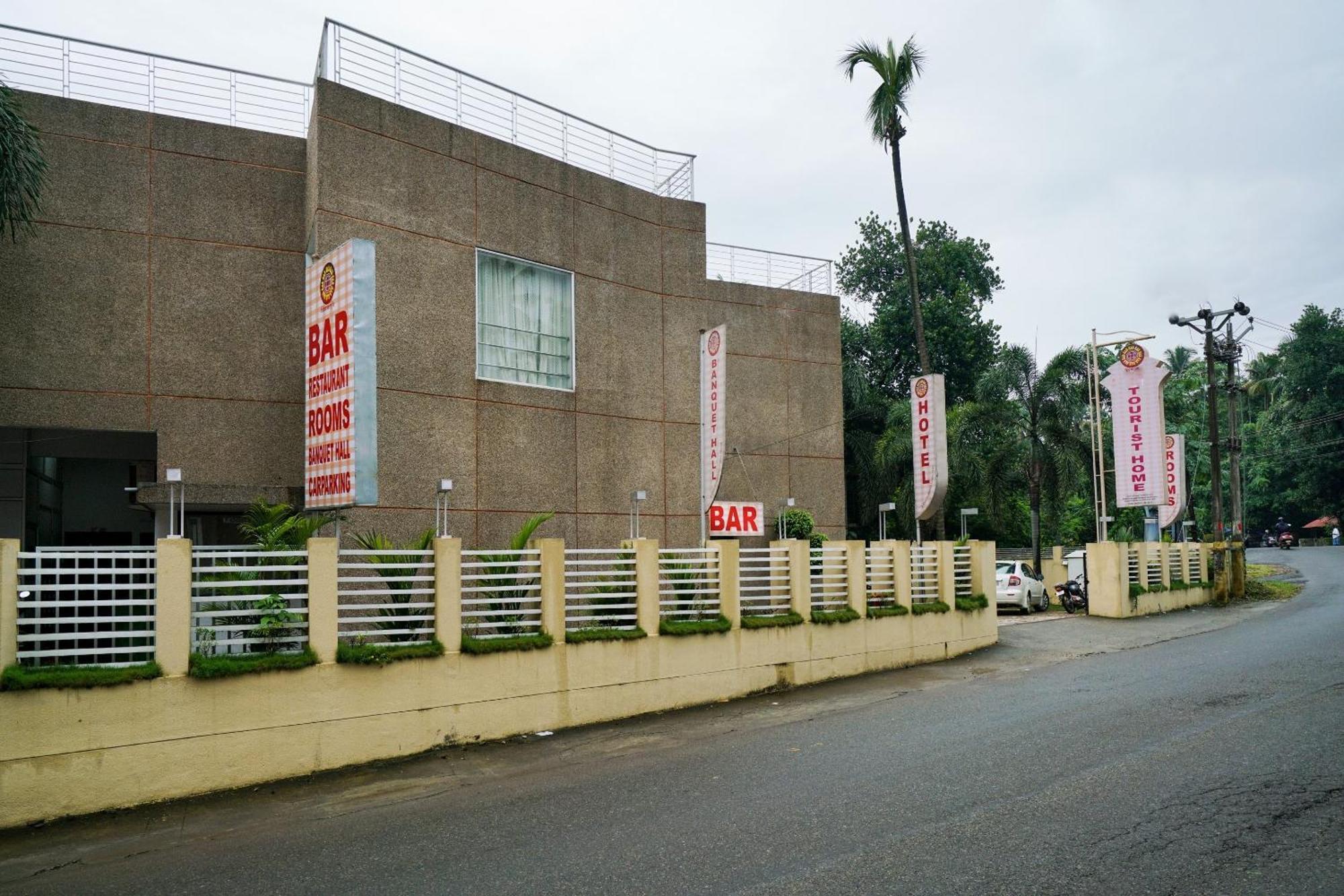 Super Townhouse Mookkannoor Tourist Home Angamali Exterior photo