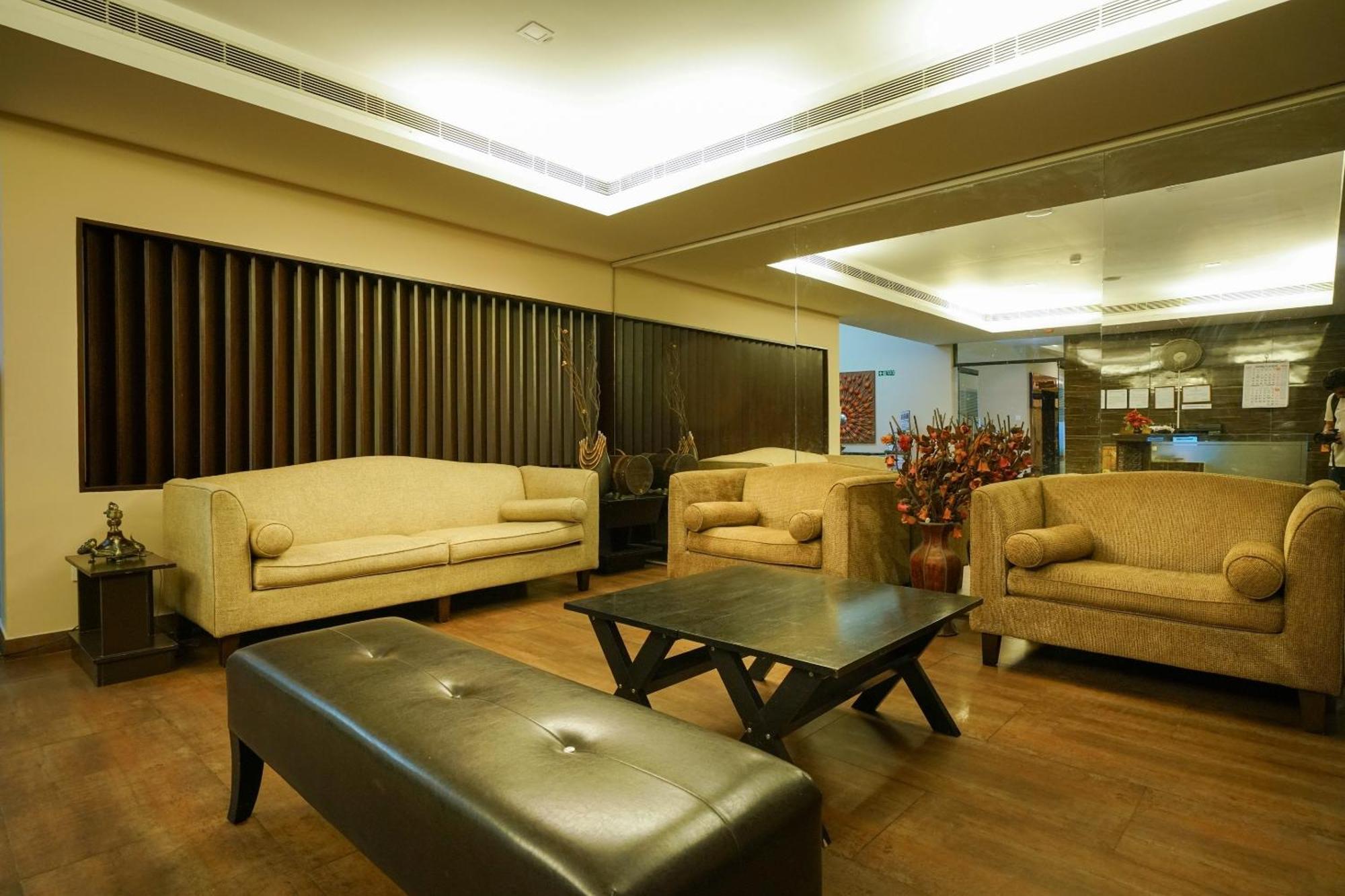 Super Townhouse Mookkannoor Tourist Home Angamali Exterior photo
